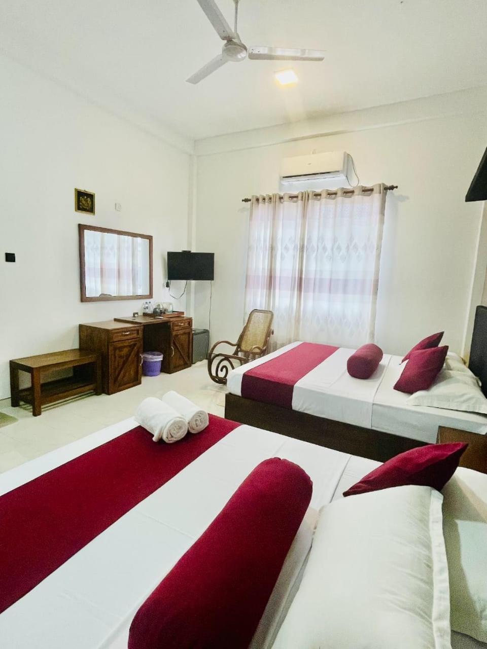 Thinaya Lake Resort Holambra Exterior foto